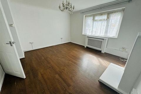 3 bedroom flat for sale, PADNALL COURT, CHADWELL HEATH RM6