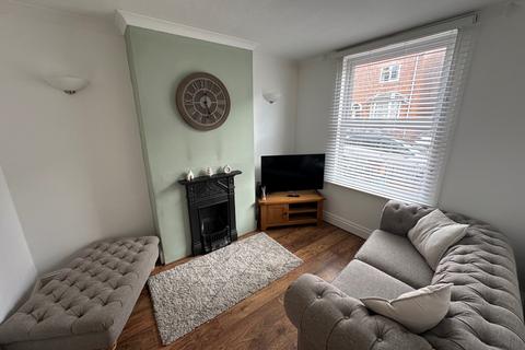 2 bedroom terraced house to rent, Avon Street, Warwick