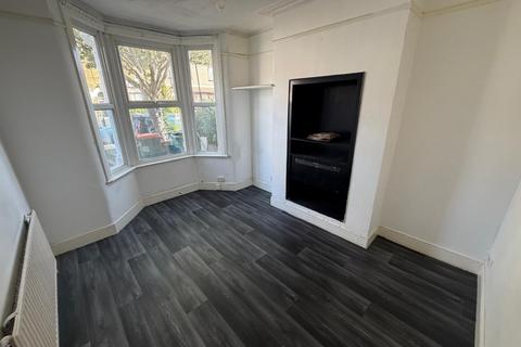 3 bedroom terraced house to rent, Plaistow E13