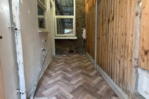 3 bedroom terraced house to rent, Plaistow E13