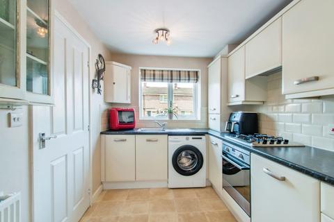 2 bedroom semi-detached house for sale, Fieldhead Crescent, Batley WF17