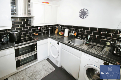 6 New Forest Way, Leeds, LS10 4GH
