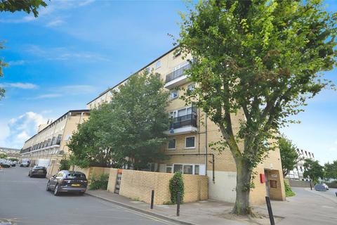 3 bedroom maisonette for sale, Neville Close, London SE15