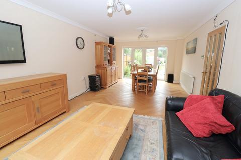 4 bedroom detached house for sale, Fleet Road, Farnborough GU14