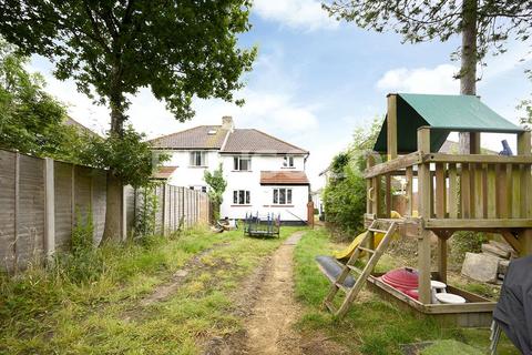 9 Laleham Avenue, London, NW7 3HN