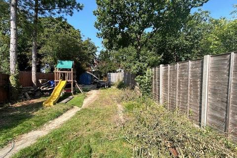9 Laleham Avenue, London, NW7 3HN
