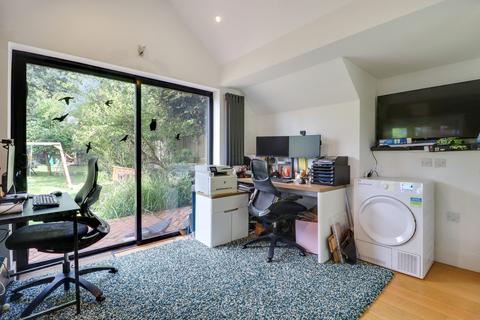 95 Hare Lane, Claygate, Esher, KT10 0QX