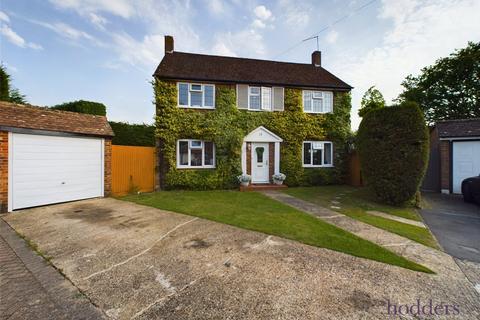 4 bedroom detached house for sale, Gordon Close, Chertsey, Surrey, KT16