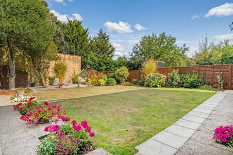 16 Kimber Close, Windsor, SL4 4BJ