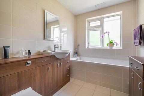 16 Kimber Close, Windsor, SL4 4BJ