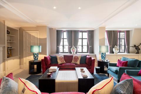 undefined, Savoy Court, Covent Garden, London, WC2R