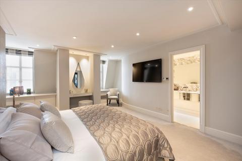 undefined, Savoy Court, Covent Garden, London, WC2R