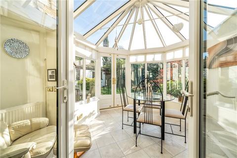 10 Garth Avenue, Collingham, Wetherby, LS22 5BJ