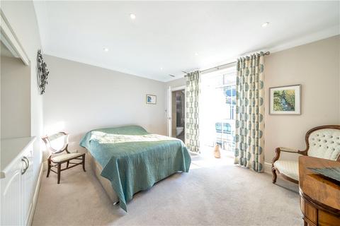 10 Garth Avenue, Collingham, Wetherby, LS22 5BJ
