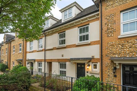 4 bedroom terraced house to rent, Bailey Lane, Salisbury SP2