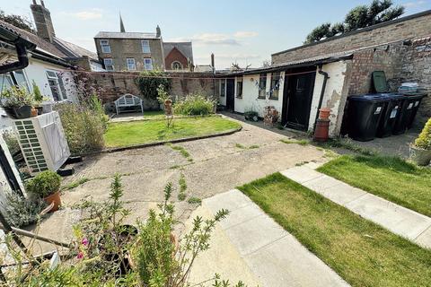 4 bedroom end of terrace house for sale, Station Road, Haddenham