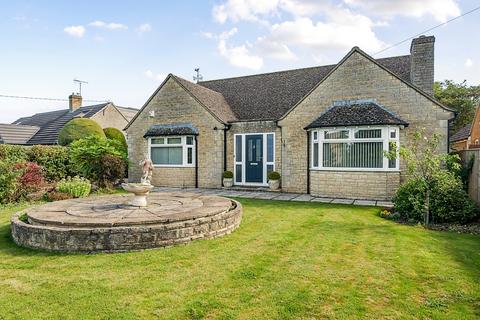 2 bedroom detached bungalow for sale, Corbett Road, Carterton, Oxfordshire, OX18