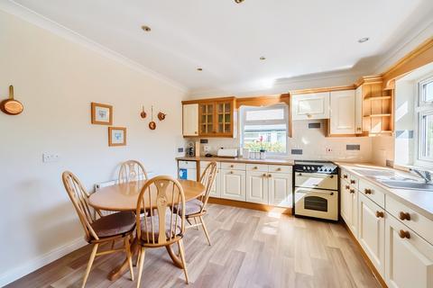 60 Corbett Road, Carterton, OX18 3LE