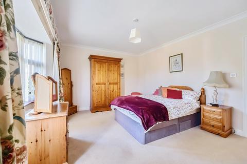 60 Corbett Road, Carterton, OX18 3LE