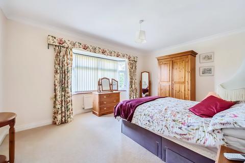 60 Corbett Road, Carterton, OX18 3LE