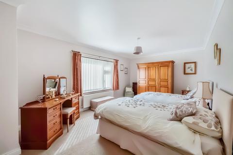60 Corbett Road, Carterton, OX18 3LE