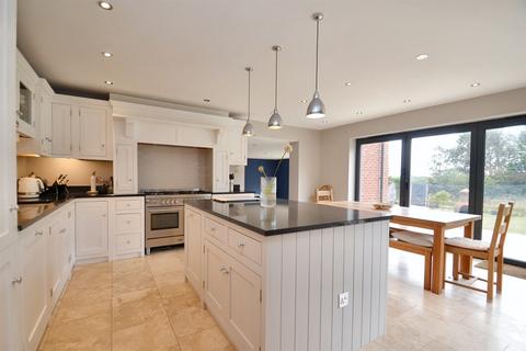 5 bedroom detached house for sale, Broadstone