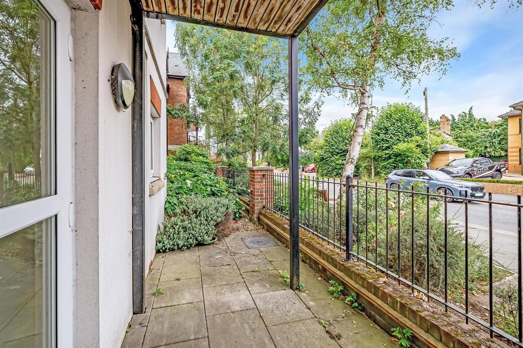 07-8a6c JPH-2 Blyton House Bourne End-18-medium.jpg