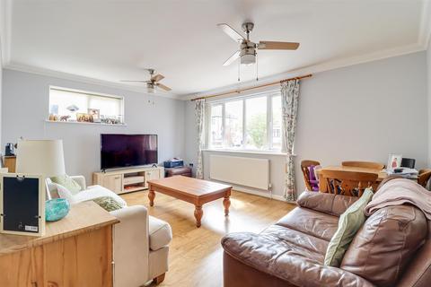 2 bedroom flat for sale, Shirley Road, Leigh-On-Sea SS9