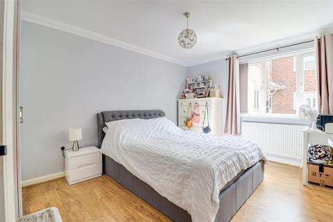 2 bedroom flat for sale, Shirley Road, Leigh-On-Sea SS9