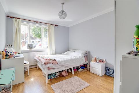 2 bedroom flat for sale, Shirley Road, Leigh-On-Sea SS9