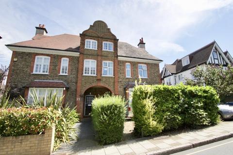 4 bedroom flat to rent, Roxborough Park, Harrow On The Hill