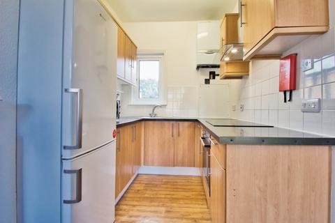 4 bedroom flat to rent, Roxborough Park, Harrow On The Hill