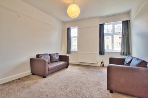 4 bedroom flat to rent, Roxborough Park, Harrow On The Hill