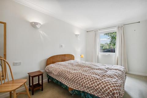 1 bedroom flat for sale, Fishers Lane, London, W4