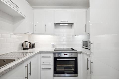 1 bedroom flat for sale, Fishers Lane, London, W4