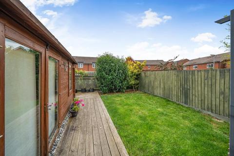 2 bedroom semi-detached house for sale, Aylesbury,  HP18,  Buckinghamshire,  HP18