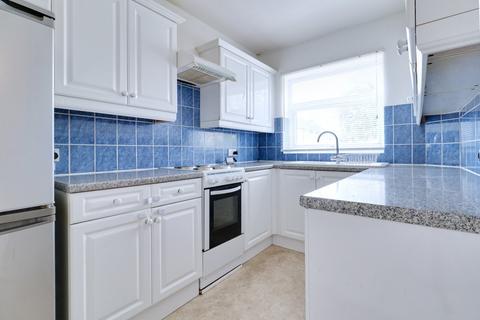 2 bedroom flat for sale, Woodside Close, Rainham RM13