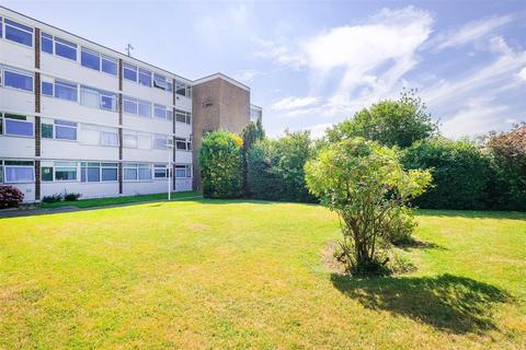 2 bedroom apartment for sale, River Court, Wanstead