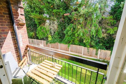 2 bedroom apartment for sale, River Court, Wanstead