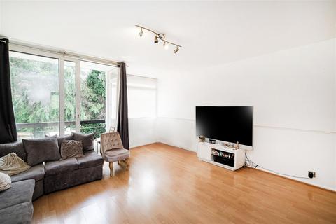 2 bedroom apartment for sale, River Court, Wanstead