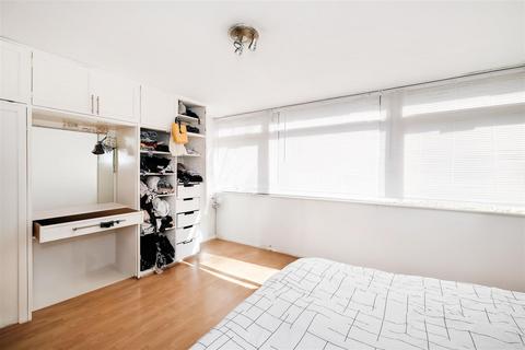 Flat 3, River Court River Close, London, E11 2LB