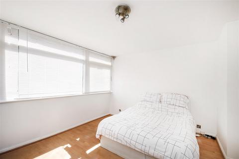 Flat 3, River Court River Close, London, E11 2LB