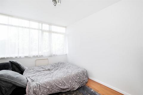 Flat 3, River Court River Close, London, E11 2LB