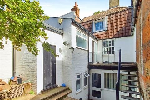 4 bedroom terraced house for sale, New Road, Chatham