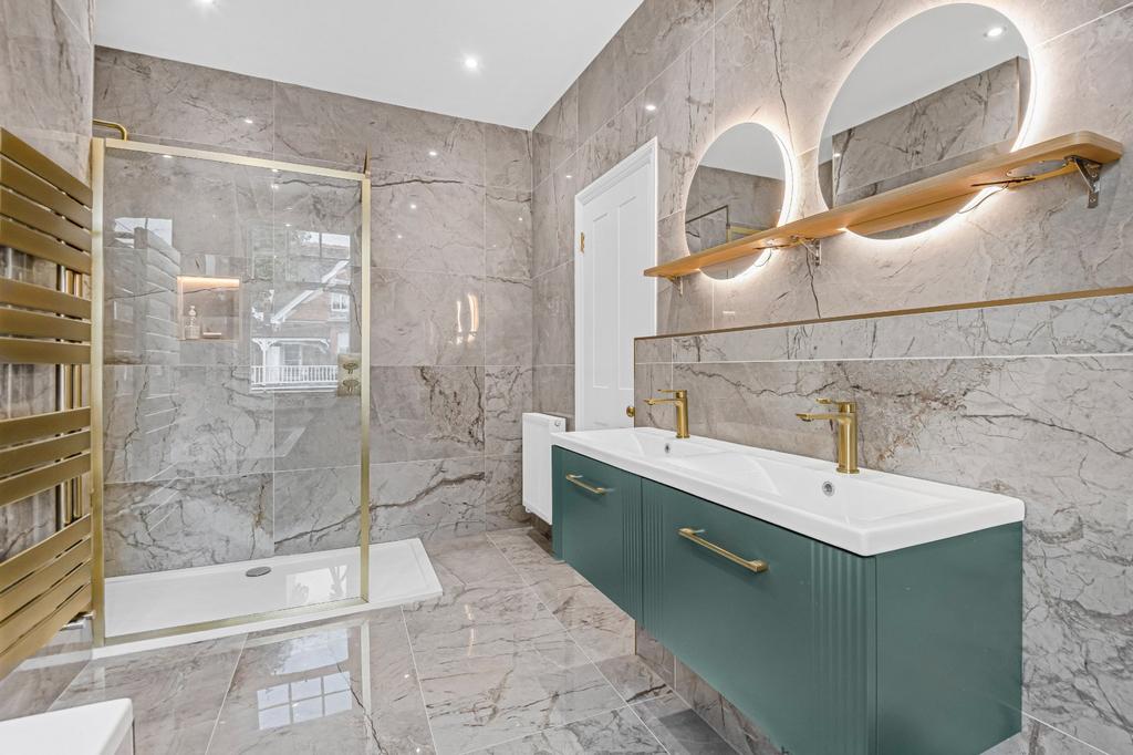 En-Suite Bathroom
