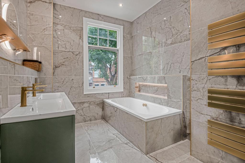 En-Suite Bathroom