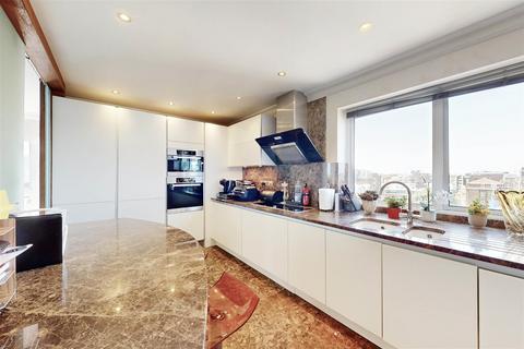 3 bedroom flat for sale, London