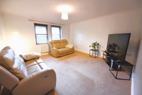 2 bedroom flat to rent, 2 Montagu Drive, Flat 3