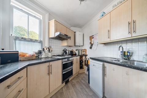 2 bedroom flat for sale, Dorking Road, Tunbridge Wells, Kent, TN1 2LP