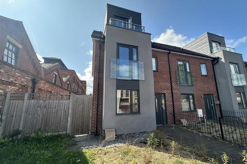 4 bedroom townhouse for sale, Moss Lane West, Hulme, Manchester